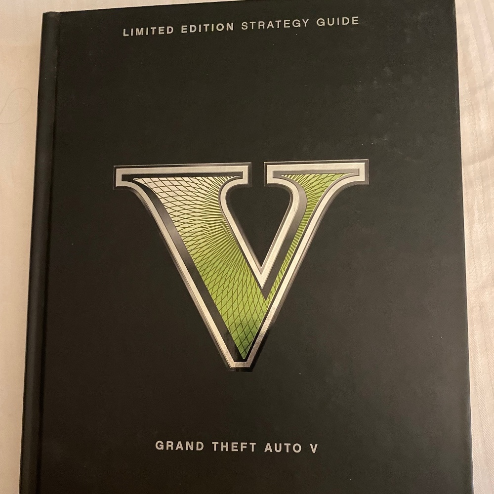 Grand Theft Auto V Limited Edition 429 pages. New